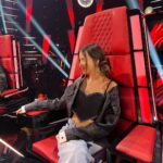 Nadya Dorofeeva Instagram - Перші два епізоди «Голосу країни-13» мають неймовірно високі рейтинги, дякую вам, що дивитесь та підтримуєте🤍 Ми всі сприймаємо цей сезон зовсім по-іншому 💔 Скоро я трохи ближче познайомлю вас з учасниками своєї команди, а поки, ділюсь з вами бекстейджем🫶🏼