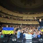 Nadya Dorofeeva Instagram - Freedom blue, energizing yellow @i_see_ua_flag everywhere 🇺🇦 З Днем Державного прапора України!