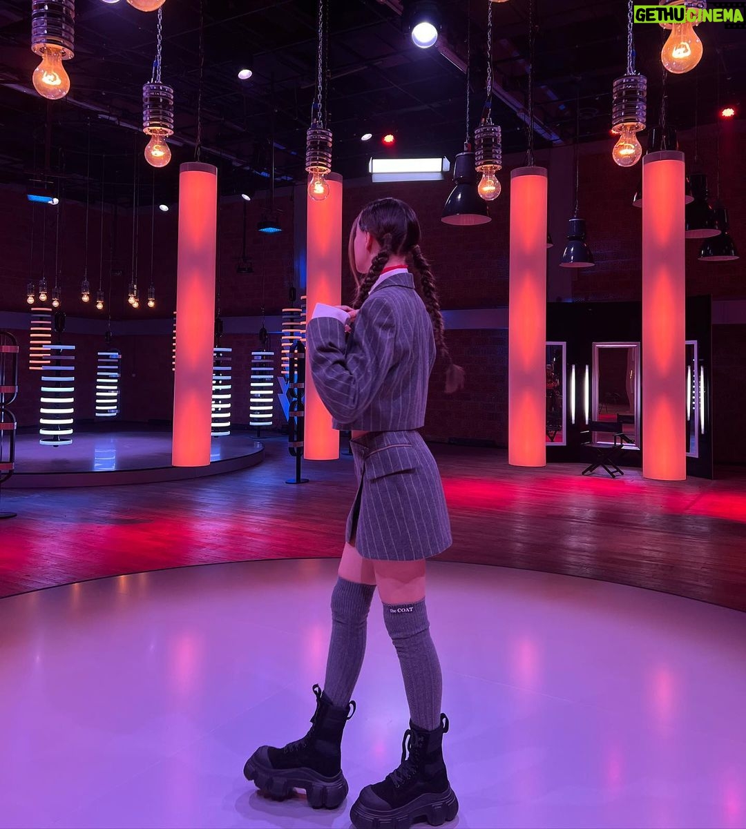Nadya Dorofeeva Instagram - Зйомки сліпих прослуховувань завершено. Дякую всій команді і новим тренерам за неймовірну атмосферу і відчуття підтримки ❤️ Європейський сезон @goloskrainy_official стартує вже у вересні