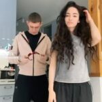 Nadya Dorofeeva Instagram - Судячи з того, що кількість ваших тіктоків під «Хай пишуть» за тиждень зросла з 2k до 14k , трек вам зайшов)😱 Дякую за ваші відео – ви неймовірні! Вчіть рухи, гортайте карусель та шукайте себе🤩