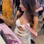 Nah Cardoso Instagram - primeiro evento físico de lançamento da linha #NahCardosobyBlz 💜 ontem vi pela primeira vez os produtos expostos em uma loja da @belezanaweb, tem noção? Que SONHO! Feliz feliz! Obrigada todos que foram prestigiar esse momento tão especial, viu? E oh, encontram no site, no app e nas lojas físicas ✨ marquem a gente com os produtinhos que vamos amar repostar vocês! Beleza na Web