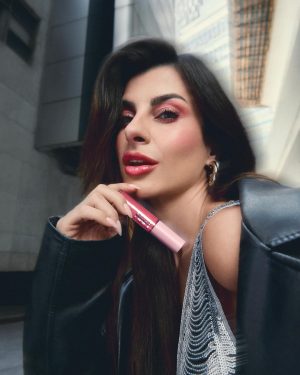 Nah Cardoso Instagram - Para pessoas autênticas e que vivem em movimento mas não deixam a beleza de lado 💜 essa é minha linha de make e finalmente posso gritar pro mundo e ver vocês vibrando comigo essa conquista!!! Um sonho realizado, de verdade ✨ 

#BelezaEmMovimento #NahCardosobyBLZ