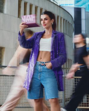 Nah Cardoso Instagram - Para pessoas autênticas e que vivem em movimento mas não deixam a beleza de lado 💜 essa é minha linha de make e finalmente posso gritar pro mundo e ver vocês vibrando comigo essa conquista!!! Um sonho realizado, de verdade ✨ 

#BelezaEmMovimento #NahCardosobyBLZ
