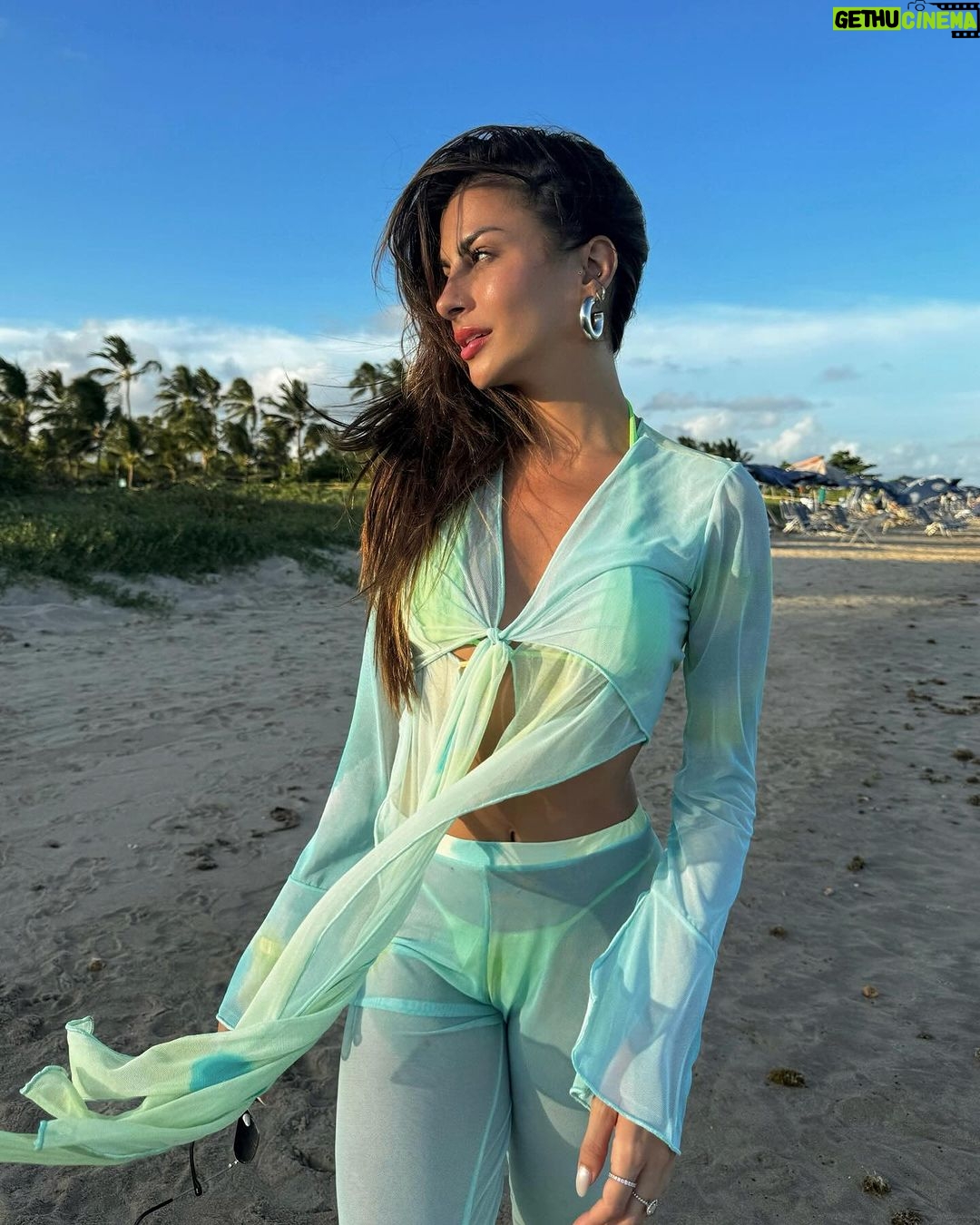 Nah Cardoso Instagram - quando a gente muda por dentro, o mundo muda também 🩵 Japaratinga, Alagoas, Brasil