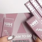 Nah Cardoso Instagram - a linha #NahCardosobyBLZ é TUDO, tá? produtos de alta performance e versáteis para a vida corrida do dia a dia ✨ me conta qual você já quer chamar de seu 👀 Paleta multifuncional GLAM TO GO - 18 sombras Blush stick ON THE GO 2 em 1 disponível em 2 tons: lovely e charming Lápis labial SOFT LINER disponível em 2 tons: brave e bold Gloss GLOSSY LIPS disponível em 2 tons: fearless e kindness Caneta delineadora EASY PEN