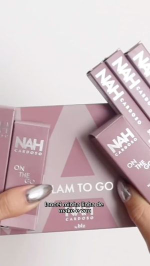 Nah Cardoso Instagram - a linha #NahCardosobyBLZ é TUDO, tá? produtos de alta performance e versáteis para a vida corrida do dia a dia ✨ me conta qual você já quer chamar de seu 👀 

Paleta multifuncional GLAM TO GO - 18 sombras 

Blush stick ON THE GO 2 em 1 disponível em 2 tons: lovely e charming 

Lápis labial SOFT LINER disponível em 2 tons: brave e bold

Gloss GLOSSY LIPS disponível em 2 tons: fearless e kindness 

Caneta delineadora EASY PEN