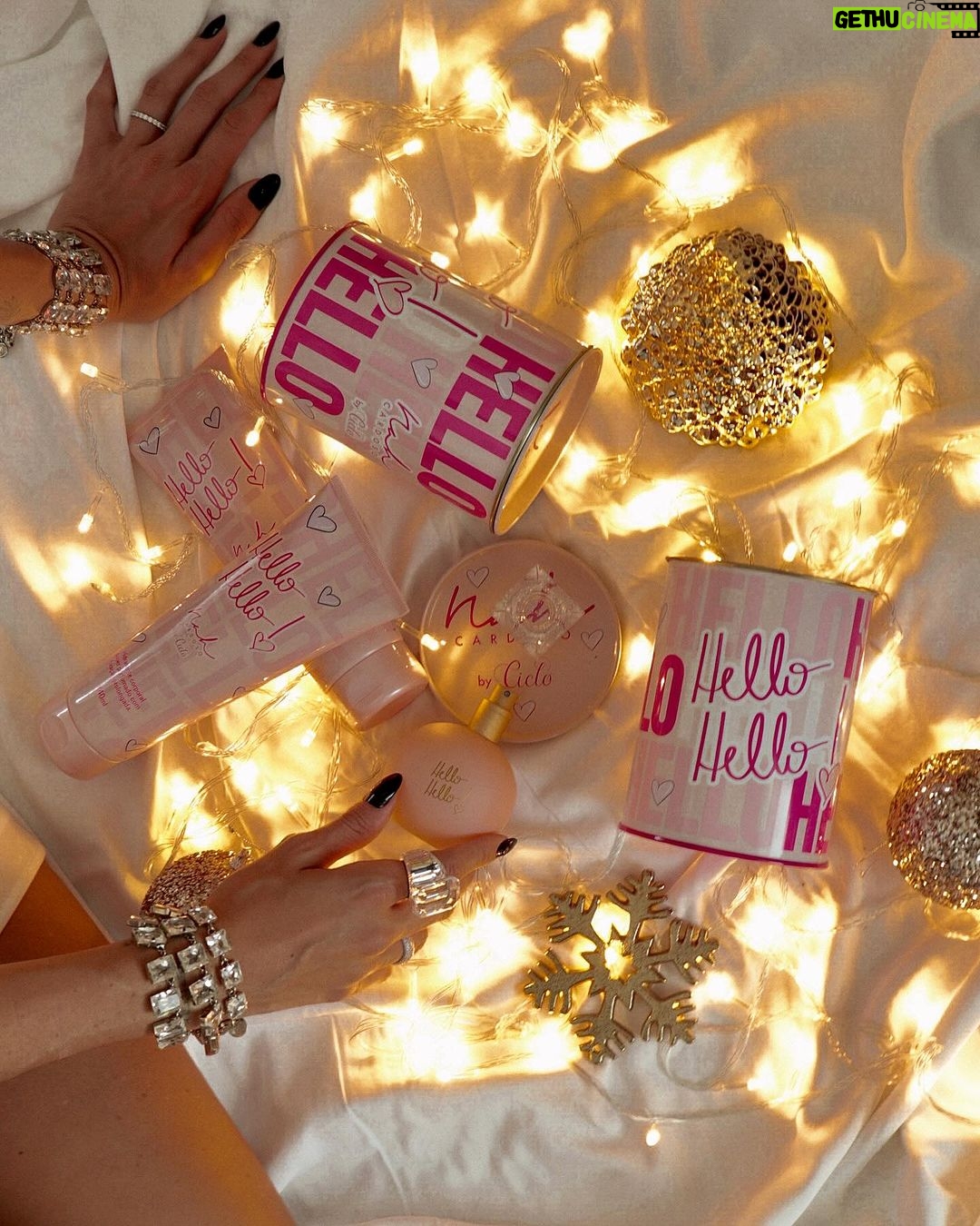 Nah Cardoso Instagram - O Natal tá chegando e aqui vai uma dica de presente: a minha linha Hello Hello by @ciclocosmeticos 💗 O perfume e o hidratante tem como notas principais baunilha indiana, avelã e frutas secas, fala se não é uma combinação deliciosa? É feita pra você sair conquistando elogios por aí! Se você já usa me conta nos comentários. Aproveita que tá rolando frete grátis a partir de R$ 199 no site da Ciclo (www.ciclocosmeticos.com.br) e já garante seu presente de natal! ✨