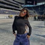 Nah Cardoso Instagram - 𝐒𝐓𝐀𝐑𝐓 𝐍𝐀 𝐑𝐄𝐓𝐑𝐎𝐒𝐏𝐄𝐂𝐓𝐈𝐕𝐀 𝟐𝟎𝟐𝟑 𝐋𝐎𝐎𝐊𝐒 𝐅𝐄𝐒𝐓𝐈𝐕𝐀𝐋&𝐒𝐇𝐎𝐖𝐒 ’ a partir de hoje vou relembrar alguns momentos do ano aqui no feed e la nos stories criei modelo de template para vocês postarem tambémmmm! 🖤 #tbt #retrospectiva #festival #outfit