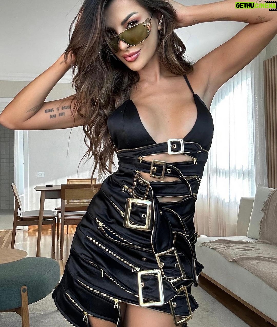 Nah Cardoso Instagram - πππππ ππ πππππππππππππ ππππ πππππ π
πππππππ&πππππ β a partir de hoje vou relembrar alguns momentos do ano aqui no feed e la nos stories criei modelo de template para vocΓͺs postarem tambΓ©mmmm! π€ #tbt #retrospectiva #festival #outfit