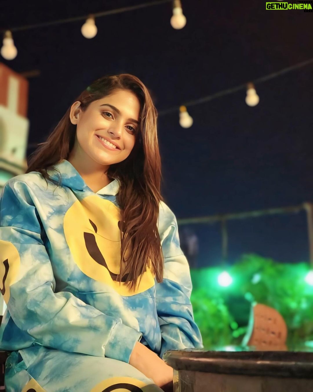 Naina Ganguly Instagram - Happy weekend everyone! May your days be filled with joy and laughter 🎉😊 #weekendvibes