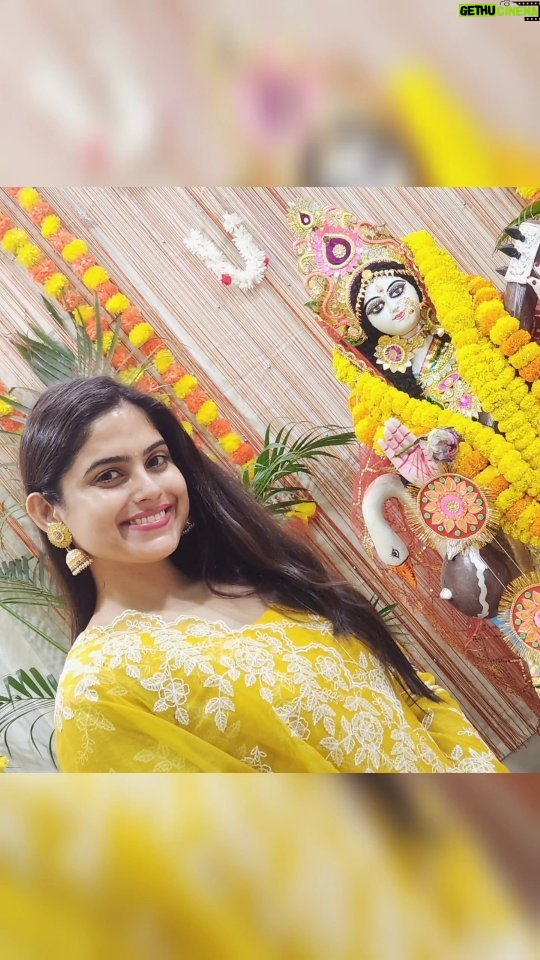 Naina Ganguly Instagram - May Maa Saraswati shower her divine blessings upon you and guide you towards the path of success and enlightenment. 🪷🌻🌼 #VasantPanchmi