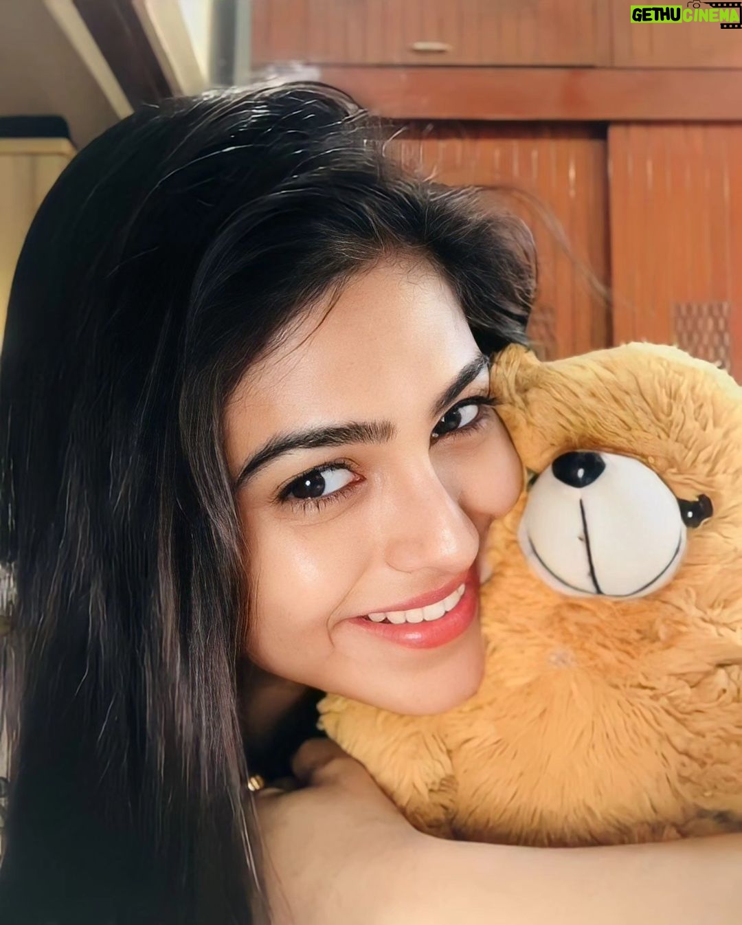 Naina Ganguly Instagram - A teddy bear is a timeless gift that brings joy and comfort to the heart. Happy Teddy Day! 🧸