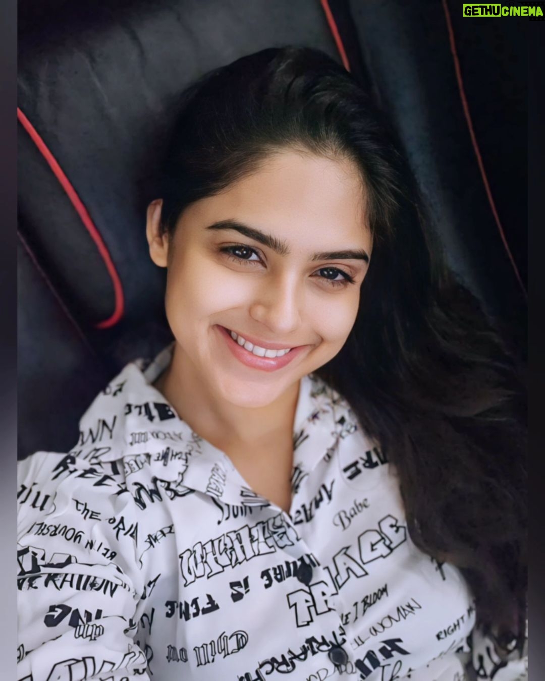 Naina Ganguly Instagram - Start and end your day with a smile. πΈπ