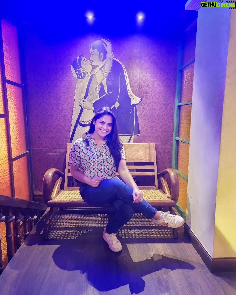 Naina Ganguly Instagram - On Wednesdays, we wear confidence. Midweek Vibes! 💜