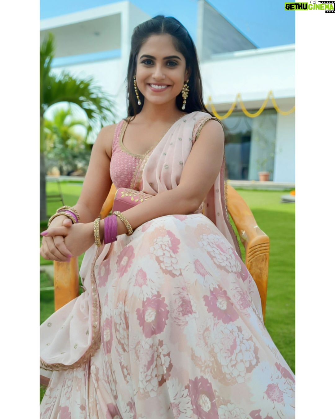 Naina Ganguly Instagram - She wrote love with her smile and magic with her eyes. π©·πΈπ¦