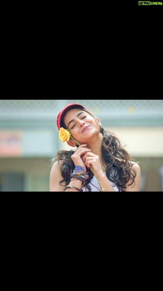 Naina Ganguly Instagram - Throwback to the good old days.❤️ Listen the title track of my song Beautiful.