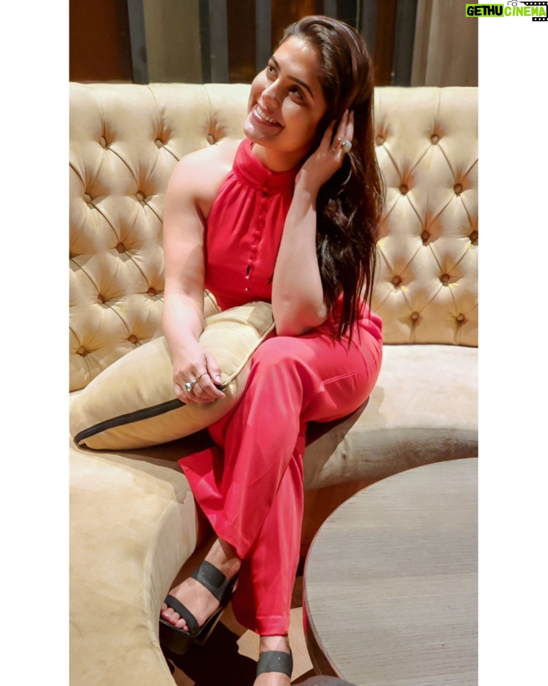 Naina Ganguly Instagram - Sundays are like colorful balloons of happiness floating through the sky. ❤️