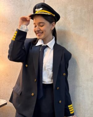 Naisha Khanna Instagram - Pilot ban jaau kya ?🥱😝
