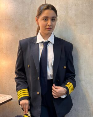 Naisha Khanna Instagram - Pilot ban jaau kya ?🥱😝