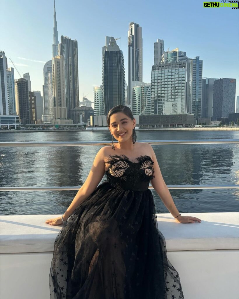 Naisha Khanna Instagram - xoxo 💋✨ Dubai, United Arab Emirates