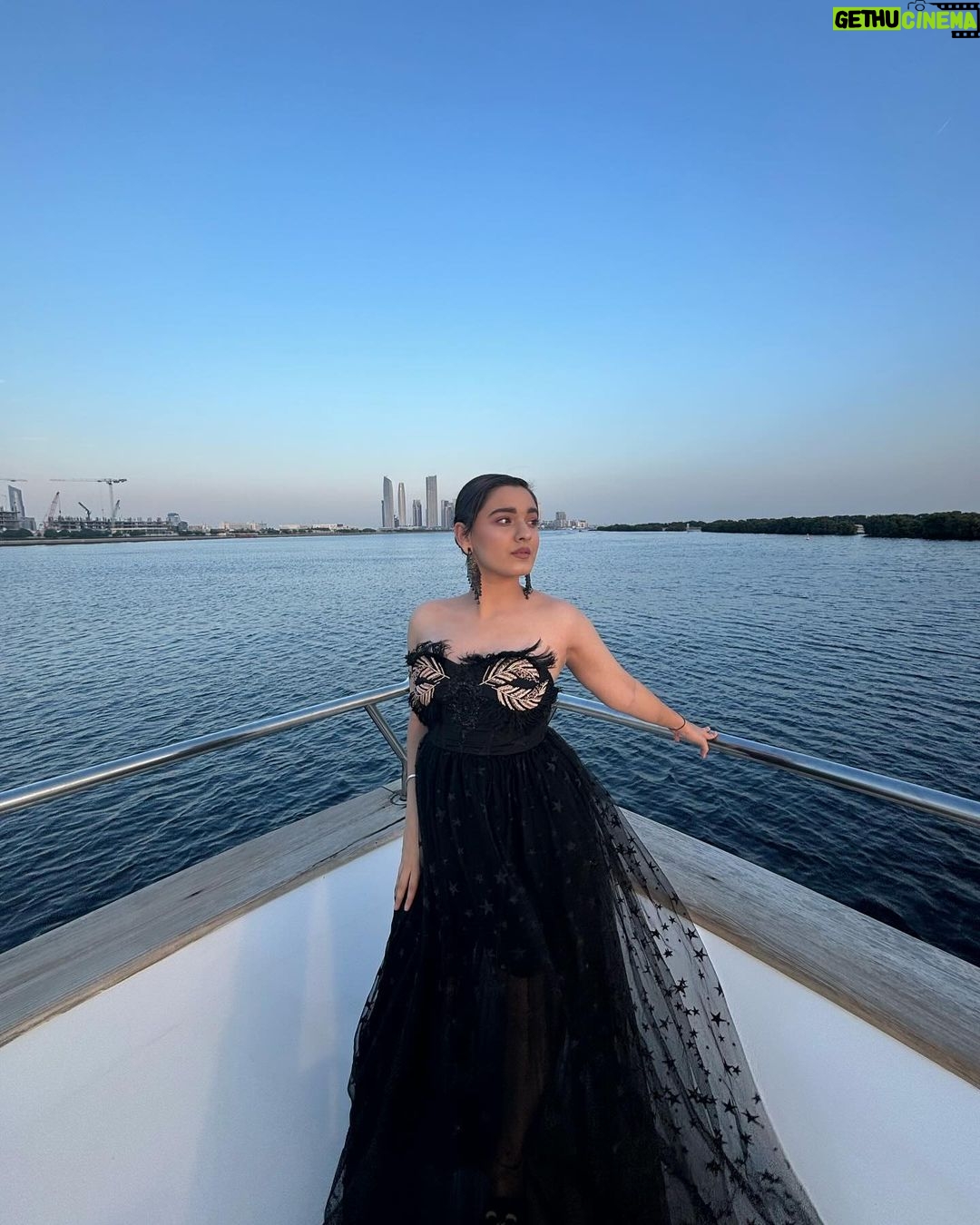 Naisha Khanna Instagram - xoxo 💋✨ Dubai, United Arab Emirates