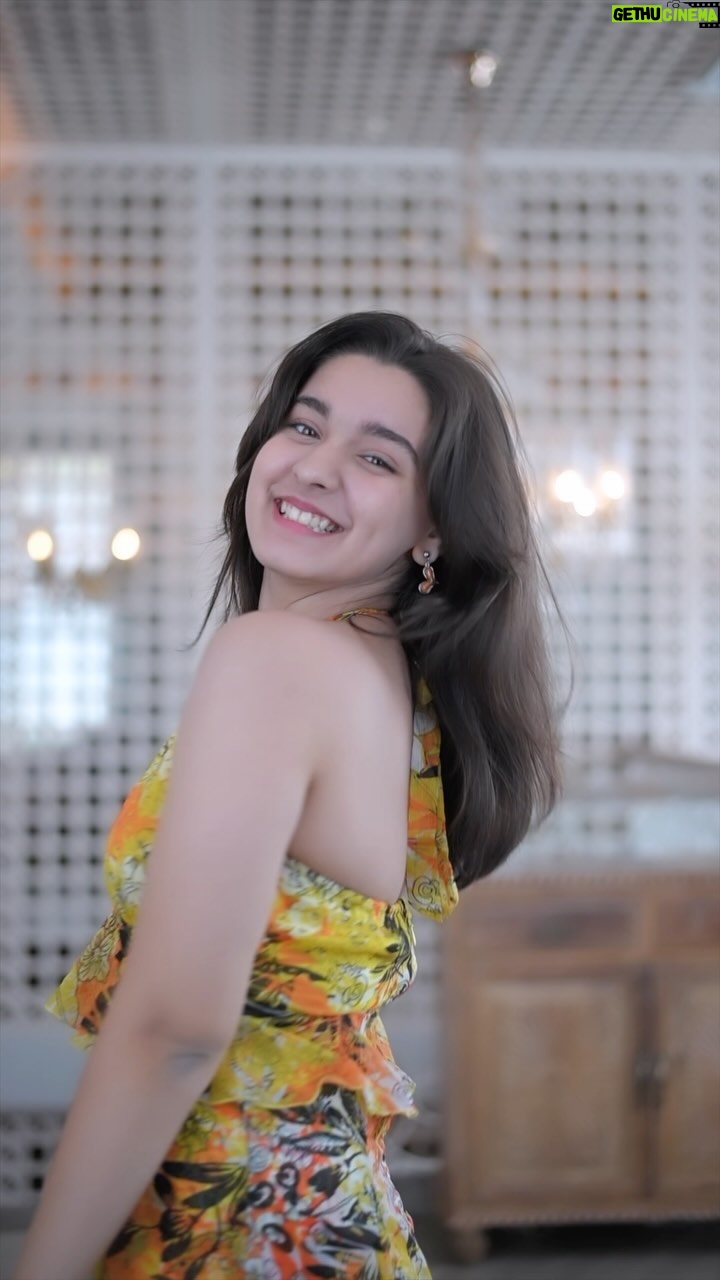 Naisha Khanna - 88.9K Likes - this song 😚🙏🏼
👗 : @meeamifashion
🎥: @ankitsahu8589
📍: @blabberallday
#reels #reelsinstagram #ootd #fashionstyle #naishakhanna #fyp #explorepage #fashion #outfitideas
