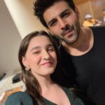 Naisha Khanna Instagram – About last night’s #JaanEJaan screening!! 🤍 Can’t wait for you guys to see the film <33

It was such a wonderful night sharing the same roof with lovely people ✨
#celebs #kartikaaryan #varundhawan #norafatehi #arjunkapoor #explorepage