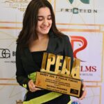 Naisha Khanna Instagram - young actress of the year❤️ can’t thank y’all enough :) 👗: @meeamifashion look: @debellaandbeau 📸: @ankitsahu8589 #fyp #collab #ootd #award #fame #outfitinspo #fashion #lookoftheday #awardwinning congratulations @majid_khann for winning the best talent manager of the year!