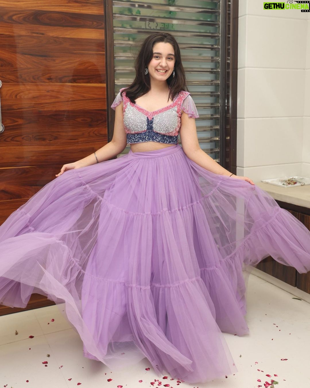 Naisha Khanna - 219.5K Likes - ππͺπππͺ½
me in 5th pic: βbas hogayaβ ππ»
π: @the_adhya_designer
#ootd #naishakhanna #exploreage
