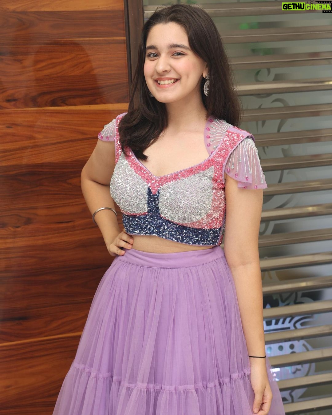 Naisha Khanna - 219.5K Likes - ππͺπππͺ½
me in 5th pic: βbas hogayaβ ππ»
π: @the_adhya_designer
#ootd #naishakhanna #exploreage