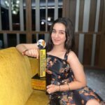 Naisha Khanna Instagram – India’s first and BEST soulmate Jodi award to me and mumma! Thankyou 🤍 
@mahek_khanna 😙

wearing: @meeamifashion 
🏆: @dpiafofficial 

#award #soulmate #ootd #awardwinning #naishakhanna #fyp