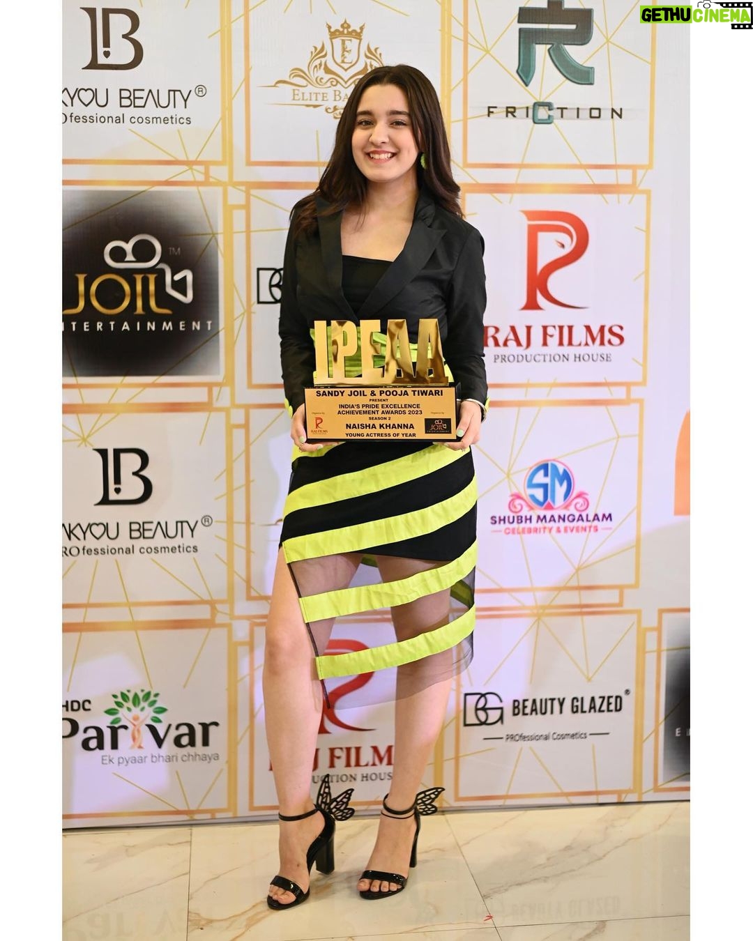 Naisha Khanna - 26.6K Likes - young actress of the yearβ€οΈ
canβt thank yβall enough :)
π: @meeamifashion
look: @debellaandbeau
πΈ: @ankitsahu8589
#fyp #collab #ootd #award #fame #outfitinspo #fashion #lookoftheday #awardwinning
congratulations @majid_khann for winning the best talent manager of the year!
