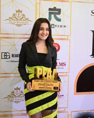 Naisha Khanna Instagram - young actress of the year❤️
can’t thank y’all enough :)

👗: @meeamifashion 
look: @debellaandbeau 
📸: @ankitsahu8589 

#fyp #collab #ootd #award #fame #outfitinspo #fashion #lookoftheday #awardwinning 

congratulations @majid_khann for winning the best talent manager of the year!
