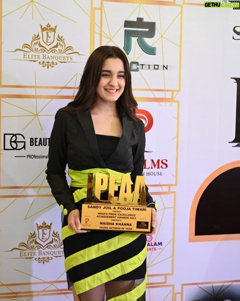 Naisha Khanna Instagram - young actress of the year❤️ can’t thank y’all enough :) 👗: @meeamifashion look: @debellaandbeau 📸: @ankitsahu8589 #fyp #collab #ootd #award #fame #outfitinspo #fashion #lookoftheday #awardwinning congratulations @majid_khann for winning the best talent manager of the year!