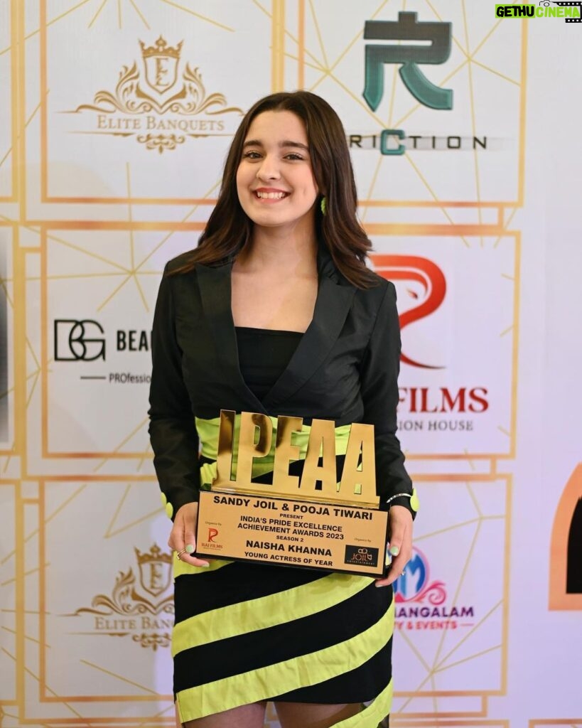 Naisha Khanna Instagram - young actress of the year❤️ can’t thank y’all enough :) 👗: @meeamifashion look: @debellaandbeau 📸: @ankitsahu8589 #fyp #collab #ootd #award #fame #outfitinspo #fashion #lookoftheday #awardwinning congratulations @majid_khann for winning the best talent manager of the year!