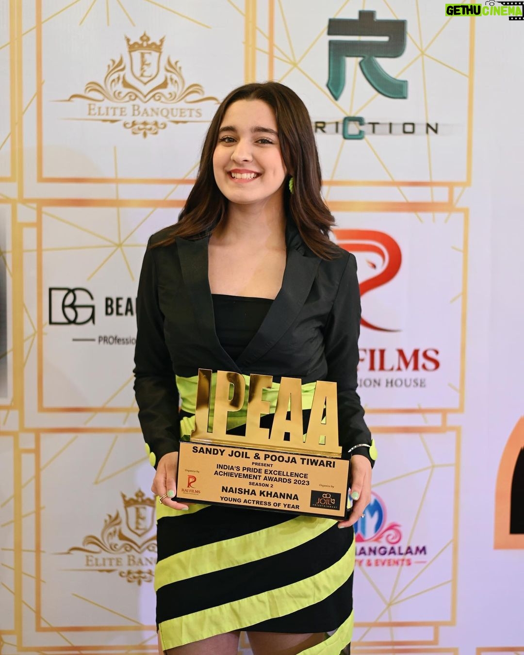 Naisha Khanna - 26.6K Likes - young actress of the yearβ€οΈ
canβt thank yβall enough :)
π: @meeamifashion
look: @debellaandbeau
πΈ: @ankitsahu8589
#fyp #collab #ootd #award #fame #outfitinspo #fashion #lookoftheday #awardwinning
congratulations @majid_khann for winning the best talent manager of the year!