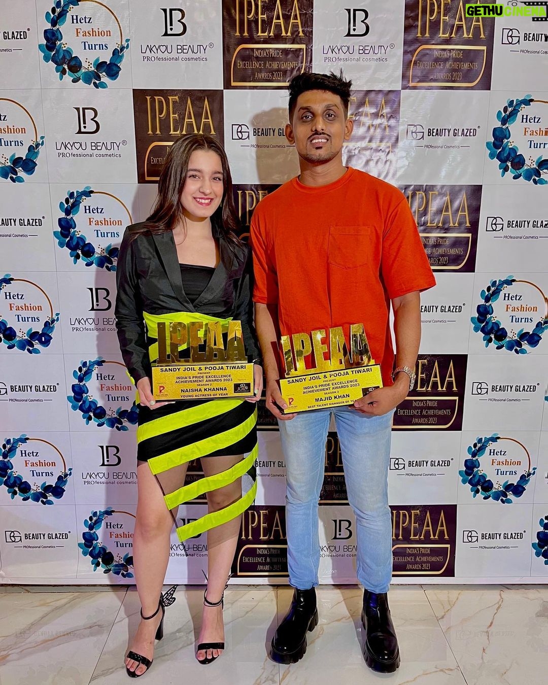 Naisha Khanna - 26.6K Likes - young actress of the yearβ€οΈ
canβt thank yβall enough :)
π: @meeamifashion
look: @debellaandbeau
πΈ: @ankitsahu8589
#fyp #collab #ootd #award #fame #outfitinspo #fashion #lookoftheday #awardwinning
congratulations @majid_khann for winning the best talent manager of the year!