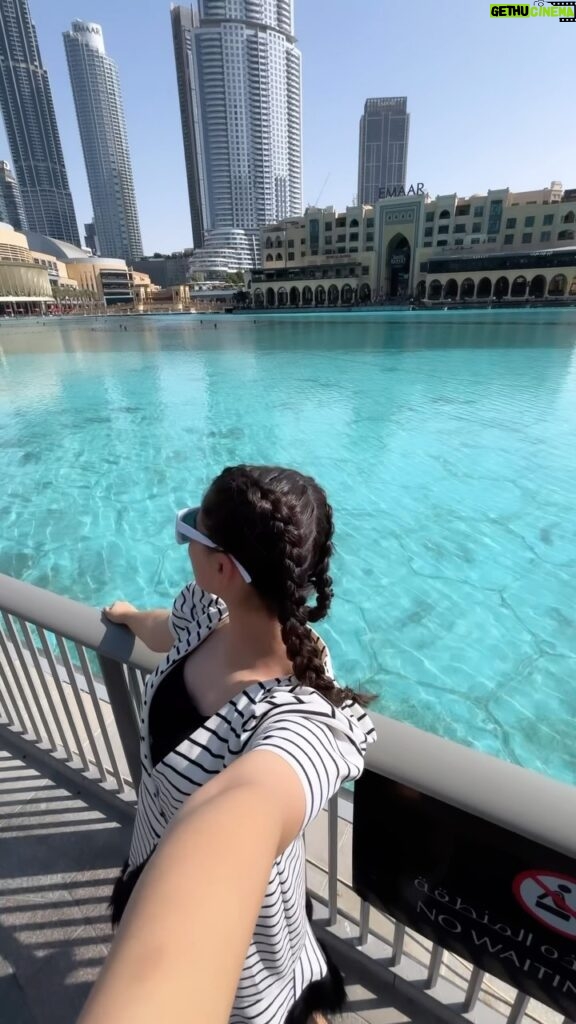 Naisha Khanna Instagram - #burjkhalifa 🫶🏻 👗- @meeamifashion #emaar #uae #dubai #trending #viral #goviral #reels #views #aesthetic #instareels Burj Khalifa,Dubai,U.A.E
