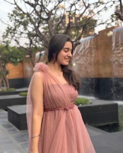 Naisha Khanna Instagram - adore you🎀💗 👗: @riyasharedalal.label @_dipesh_ahuja___ Grand Hyatt Mumbai