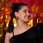 Naisha Khanna Instagram – 16.03.24🤍✨♥️

👗- @jignachauhaan @_dipesh_ahuja___ 
Hair & makeup- @yashvi_makeover14 
Cake 1- @heavensmumbai 
Cake 2- @lucibellos_caffe 
📍- @purplepenguinmumbai 
📸- @sagarfilms194 Purple Penguin