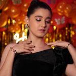 Naisha Khanna Instagram – 16.03.24🤍✨♥️

👗- @jignachauhaan @_dipesh_ahuja___ 
Hair & makeup- @yashvi_makeover14 
Cake 1- @heavensmumbai 
Cake 2- @lucibellos_caffe 
📍- @purplepenguinmumbai 
📸- @sagarfilms194 Purple Penguin