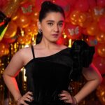 Naisha Khanna Instagram – 16.03.24🤍✨♥️

👗- @jignachauhaan @_dipesh_ahuja___ 
Hair & makeup- @yashvi_makeover14 
Cake 1- @heavensmumbai 
Cake 2- @lucibellos_caffe 
📍- @purplepenguinmumbai 
📸- @sagarfilms194 Purple Penguin