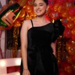 Naisha Khanna Instagram - 16.03.24🤍✨♥️ 👗- @jignachauhaan @_dipesh_ahuja___ Hair & makeup- @yashvi_makeover14 Cake 1- @heavensmumbai Cake 2- @lucibellos_caffe 📍- @purplepenguinmumbai 📸- @sagarfilms194 Purple Penguin