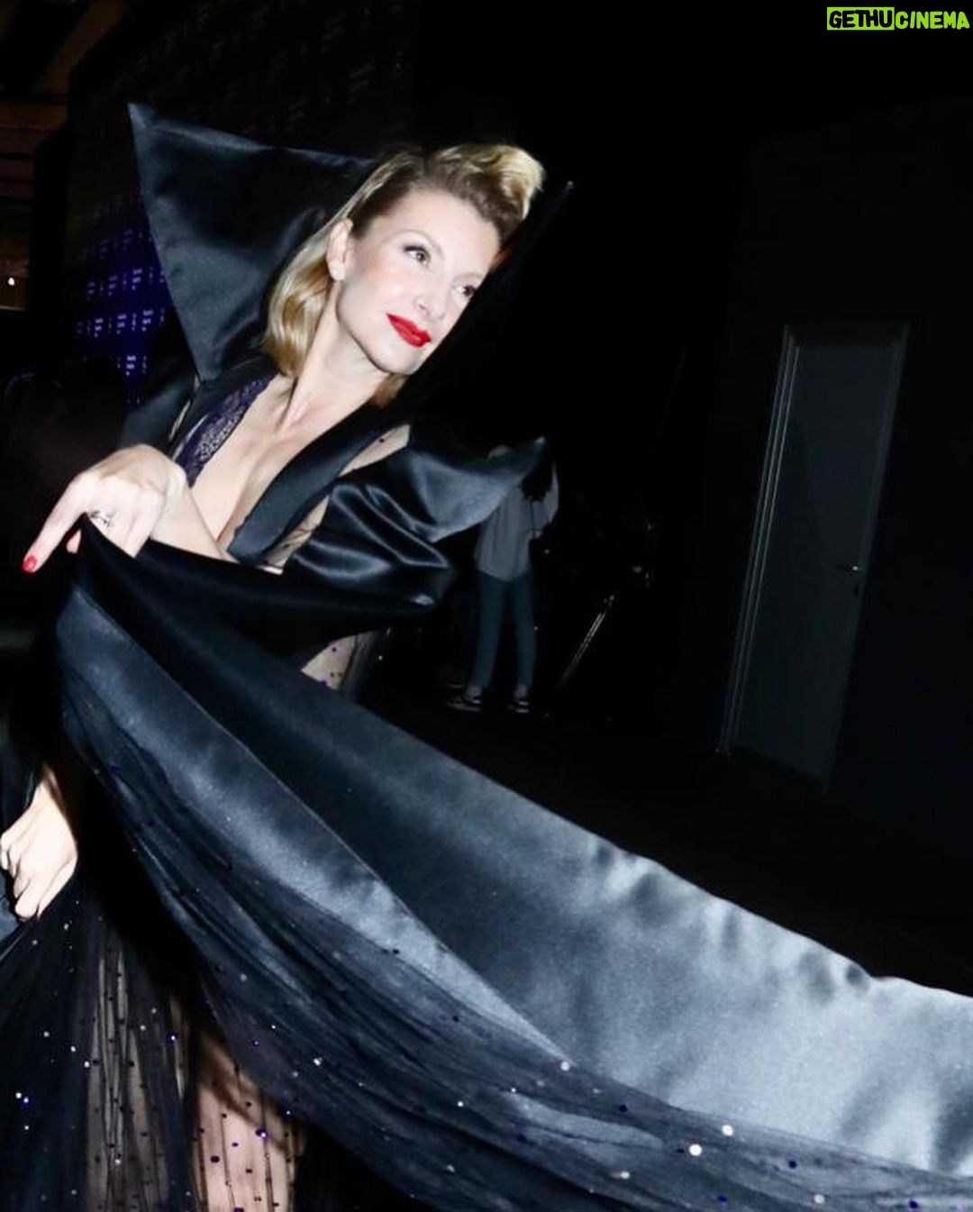 Najwa Nimri Instagram - #madridfashionweek @andres.sarda foto @pepinomarino … 🚬🚬🚬🚬🚬🚬🚬🚬🫤