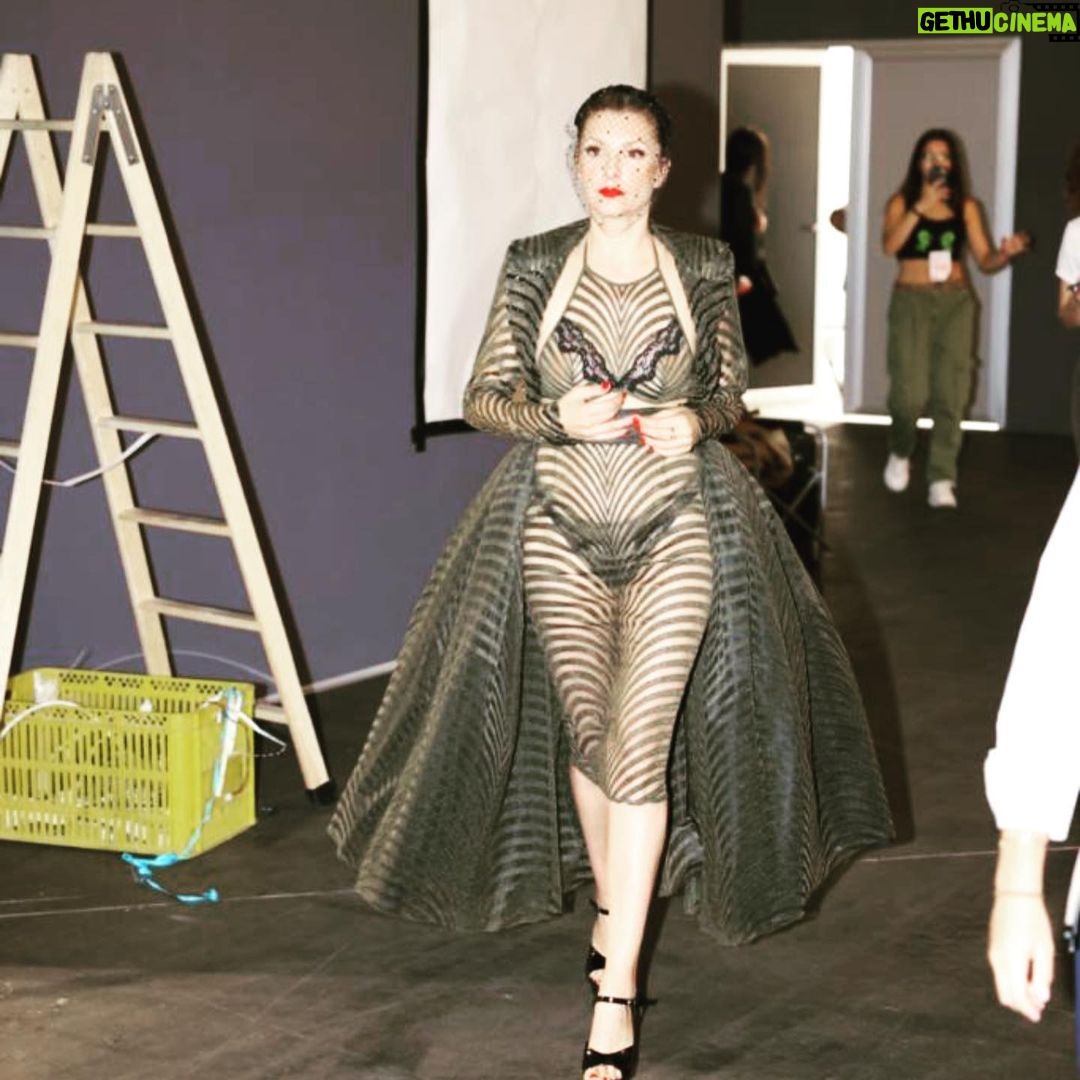 Najwa Nimri Instagram - #madridfashionweek @andres.sarda ππfotos @antoniorubial π pelo maqui mi querida @raquelalvarezdiaz_