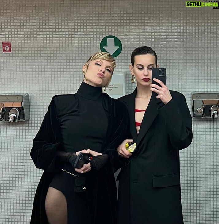 Najwa Nimri Instagram - #premiosferoz2022 #amoraprimeravista @milenasmitm