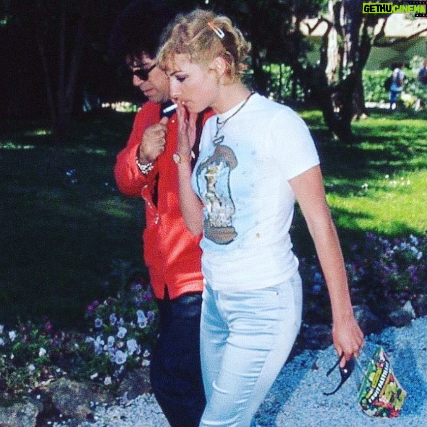 Najwa Nimri Instagram - 1996…con #Pedroaomodovar en Cannes 😶‍🌫️😶‍🌫️😶‍🌫️Fumando y con una camiseta de campanilla 😱…. #CANNES