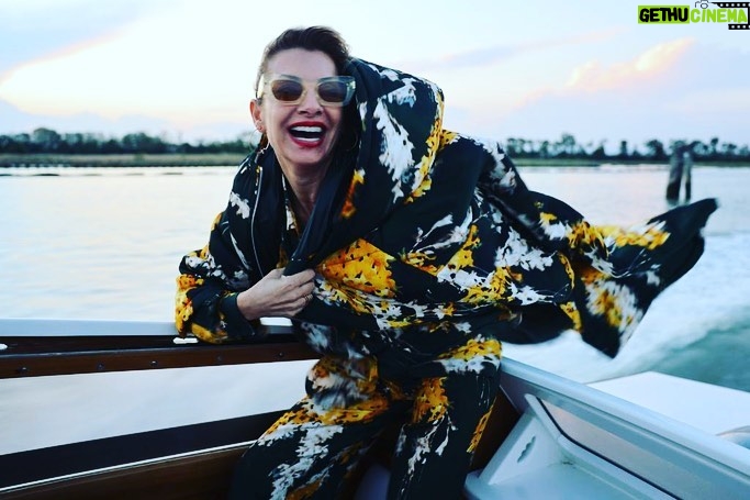 Najwa Nimri Instagram - @delcoreofficial @_freddyalonso @bulgari @dsquared2 #veneciafilmfestival 💛💛foto @antoniorubial