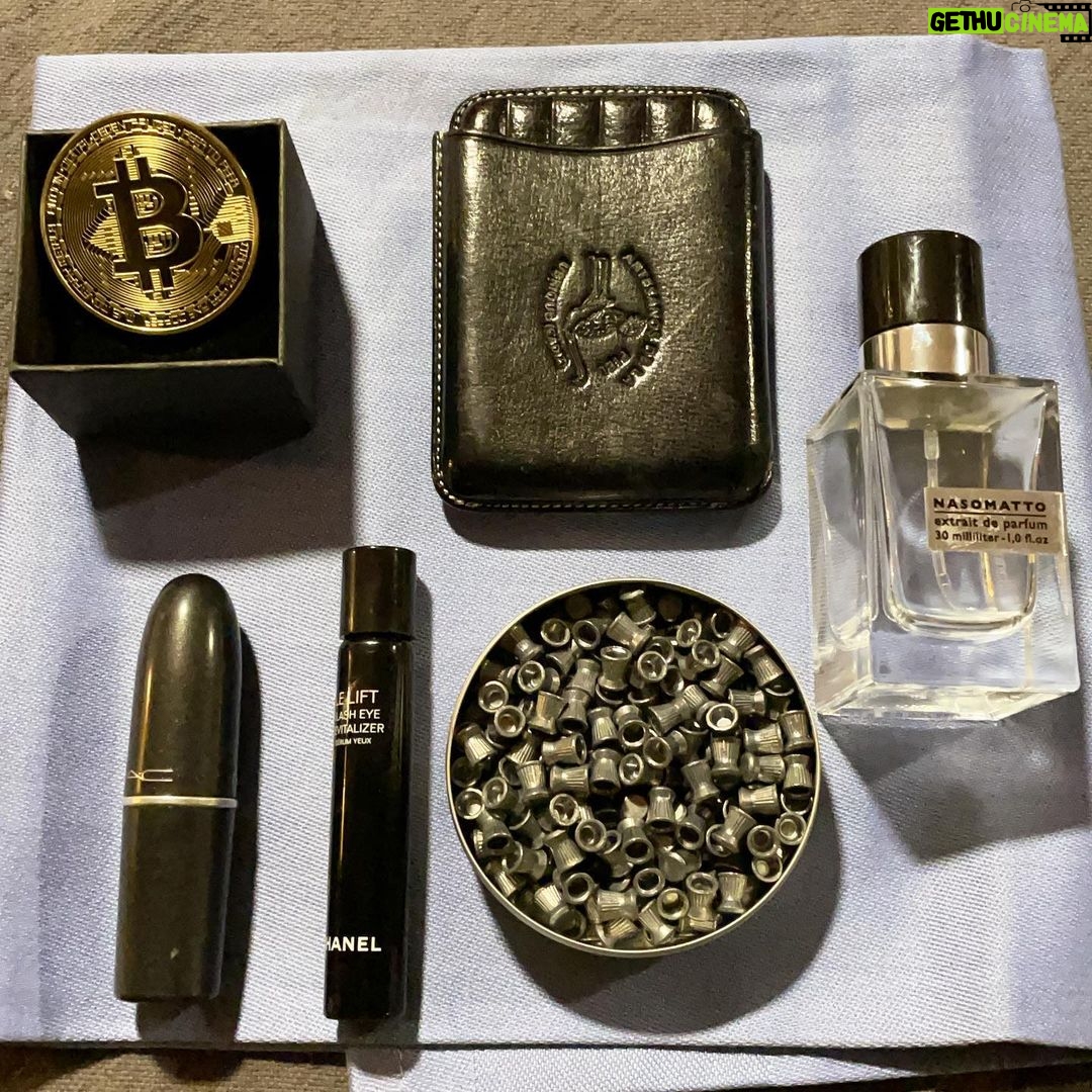 Najwa Nimri Instagram - #allineed #mypurse
