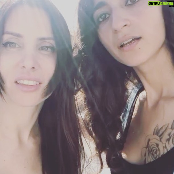 Najwa Nimri Instagram - @albafloresoficial @malarodriguez las amo demasiado la fuerza q me dan estas zorras dios!!!! #GITANAS